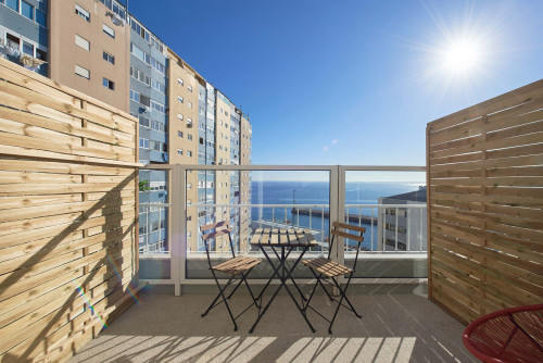 Luminous bedroom with private balcony in a 5-bedroom apartment in Cacilhas - Room 1 - Gallery - 6