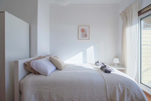 Luminous bedroom with private balcony in a 5-bedroom apartment in Cacilhas - Room 1 - Gallery - 12