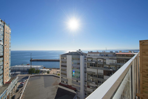 Luminous bedroom with private balcony in a 5-bedroom apartment in Cacilhas - Room 1  - Gallery -  5