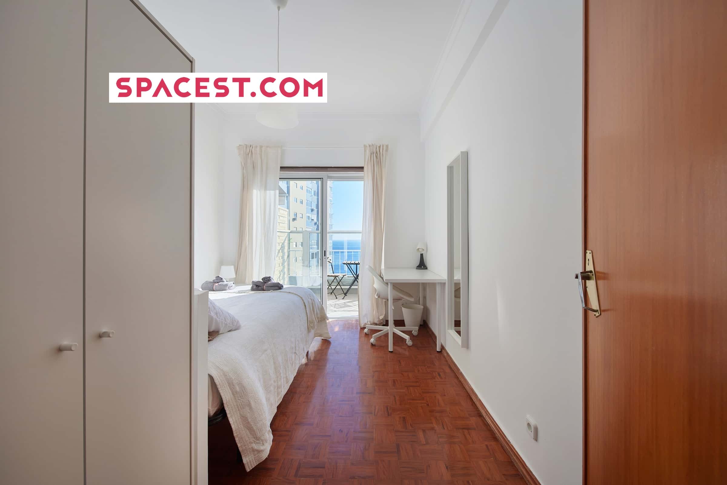 Luminous Bedroom With Private Balcony In A 5-Bedroom Apartment In Cacilhas - Room 1 - 1