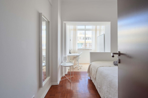 Comfortable bedroom in a 5-bedroom apartment in Rua Eugénio de Castro - Room 1
