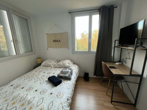 Chambre dans un appartement de 3 chambres