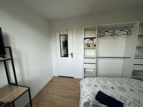 Chambre dans un appartement de 3 chambres