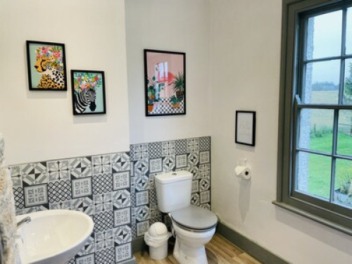 beautiful-suite-in-farmhouse-birmingham-153703717220240821043504AM