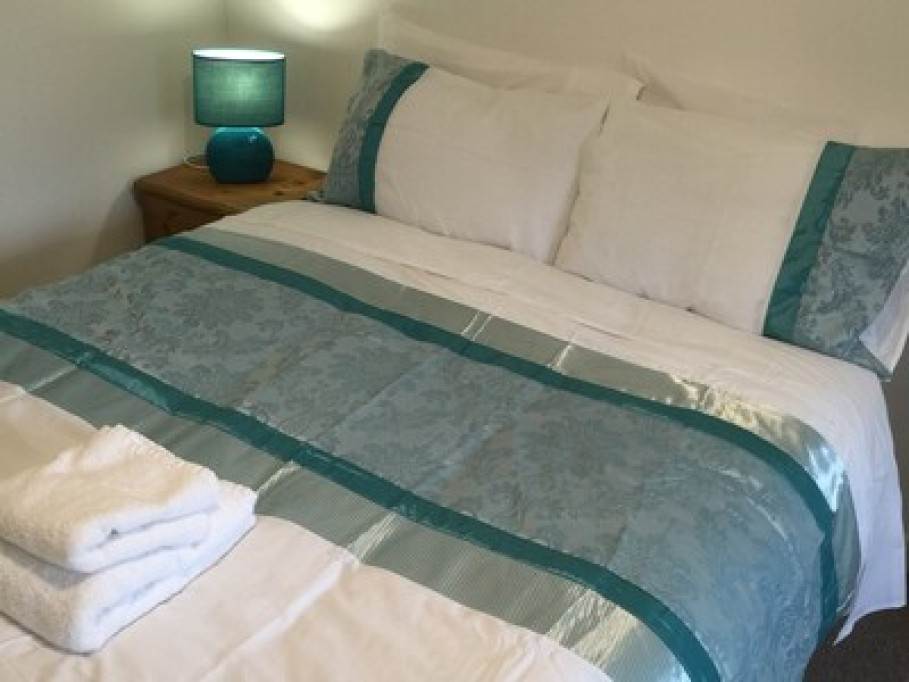 Self contained 1 bed annex.