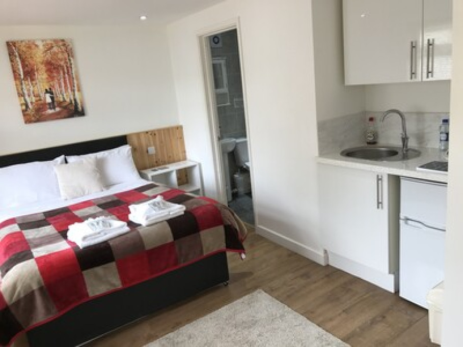 Self contained 1 bed annex.