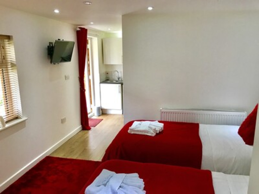 Self contained 1 bed annex.