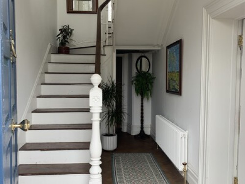 Period House in Scenic Village - Gallery - 12