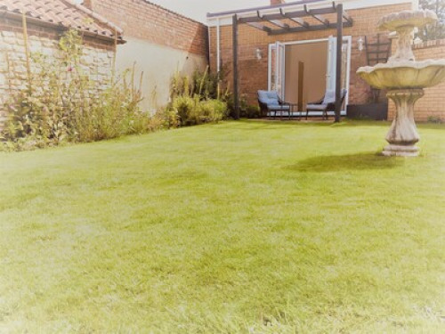 The Garden Room With Garden Views