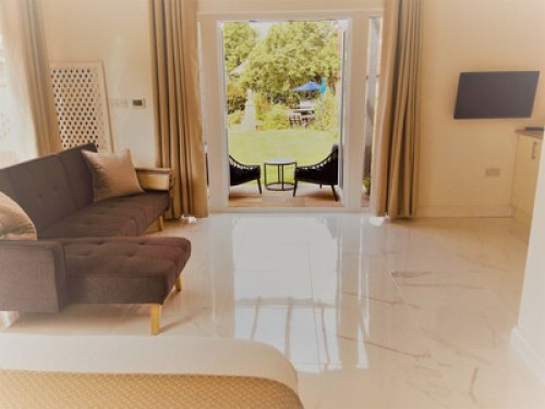 The Garden Room With Garden Views
