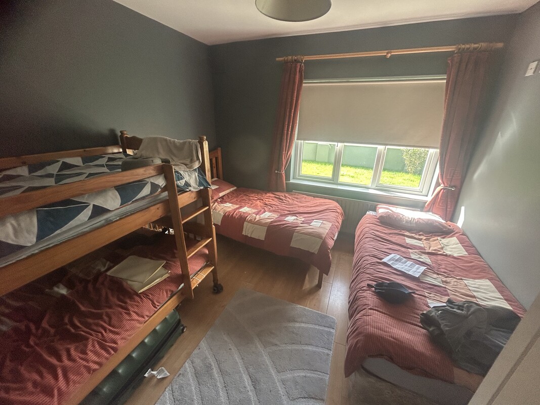 Two Single Beds With Bunk Bed(Full Room) - 1