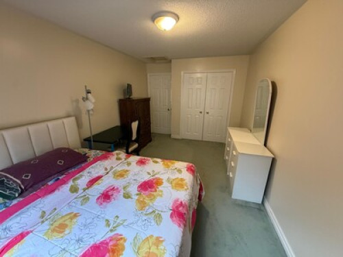 Beautiful, spaceous rooms for rent.