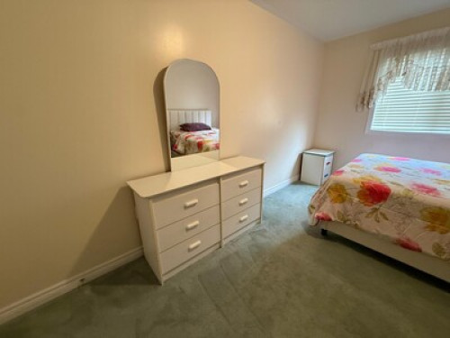 Beautiful, spaceous rooms for rent.