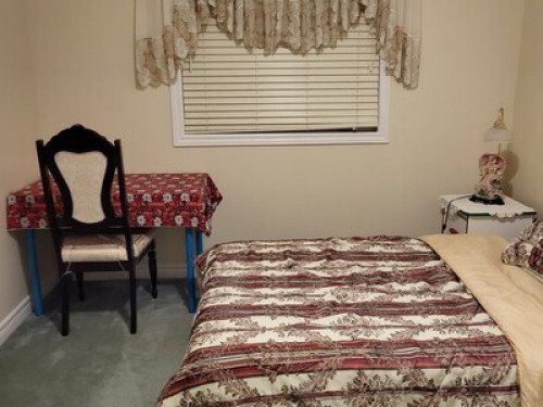 Beautiful, spaceous rooms for rent.
