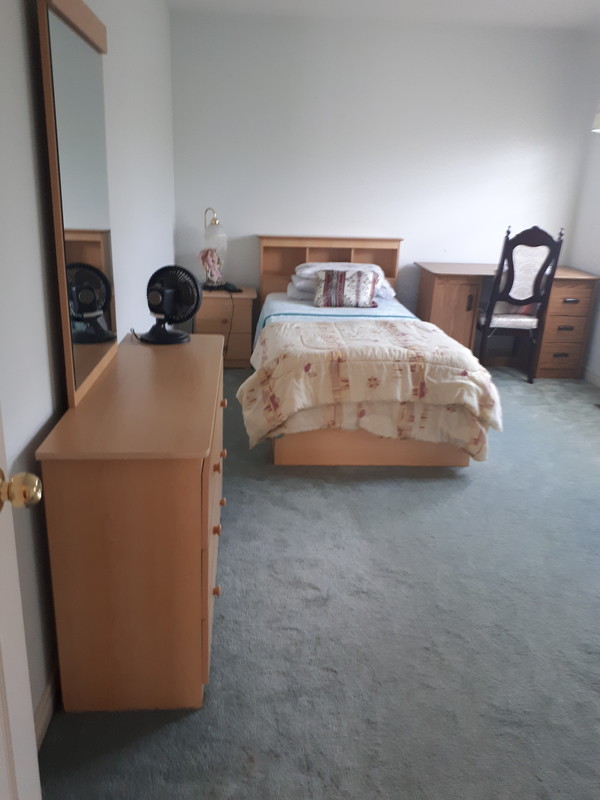 Bedroom # 1(Full Room) - Beautiful, spaceous rooms for rent. - Gallery - 1