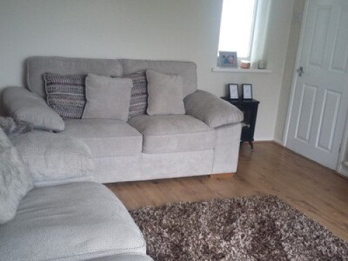 experienced-homestay-hosts-cardiff-1190960120240822045543AM