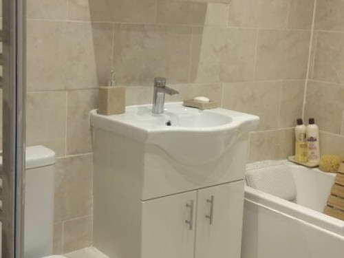 experienced-homestay-hosts-cardiff-151853919420240822045540AM