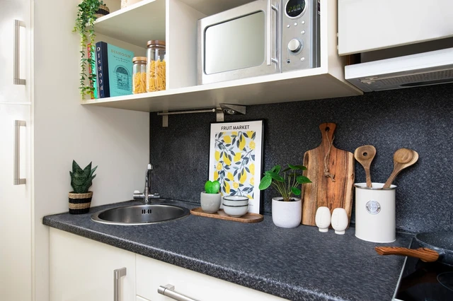 High Double Non En-Suite: Two Bedroom Flat - 4