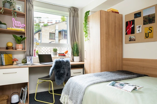 Standard Double Non En-Suite: Two Bedroom Flat - 2