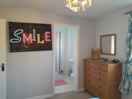 friendly-down-to-earth-host-nottingham-121648779720240822052800AM