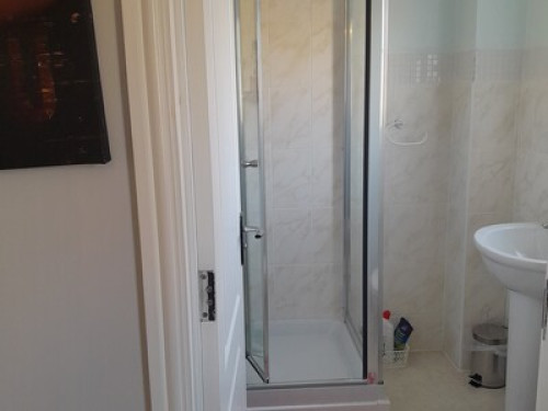 friendly-down-to-earth-host-nottingham-140973664620240822052805AM