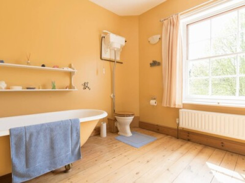 Beautiful home, spacious room