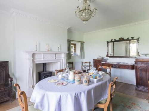 Beautiful home, spacious room