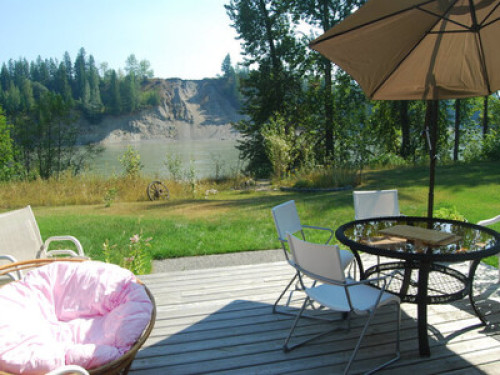 Canada - nice room on the river