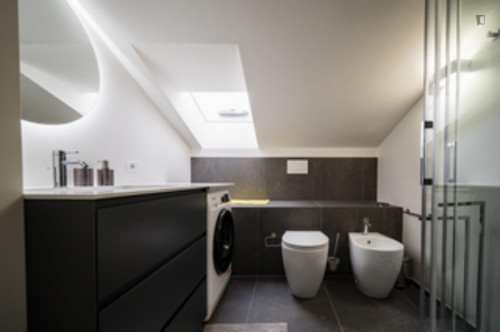Single bedroom, with private bathroom and balcony, in 3-bedroom apartment - Gallery - 11
