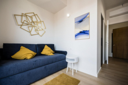 Single bedroom, with private bathroom and balcony, in 3-bedroom apartment
