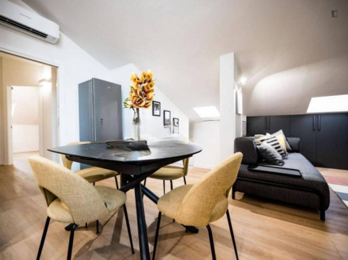Single bedroom, with private bathroom and balcony, in 3-bedroom apartment - Gallery - 8