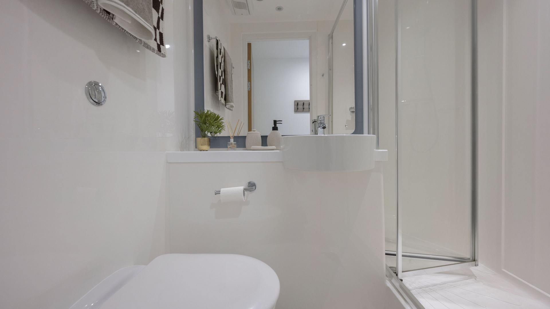 Silver En-Suite - 7