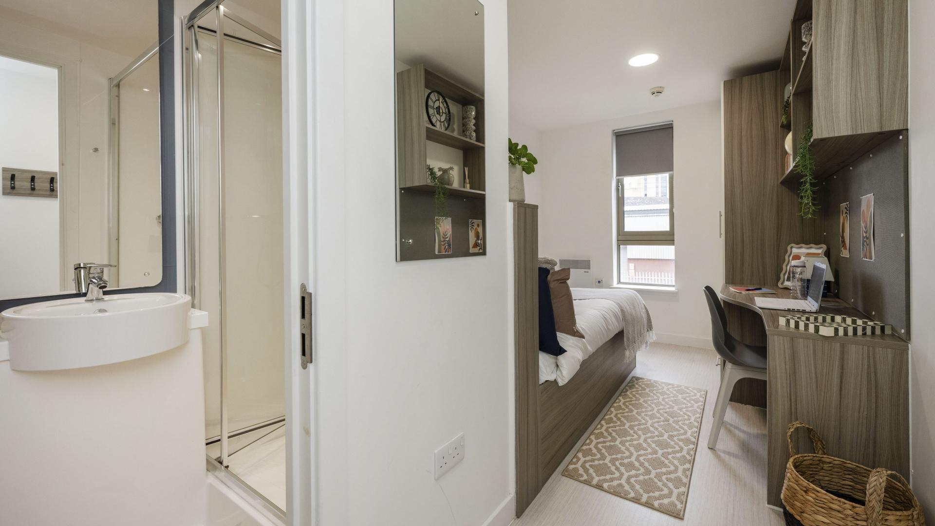 Silver En-Suite - 6