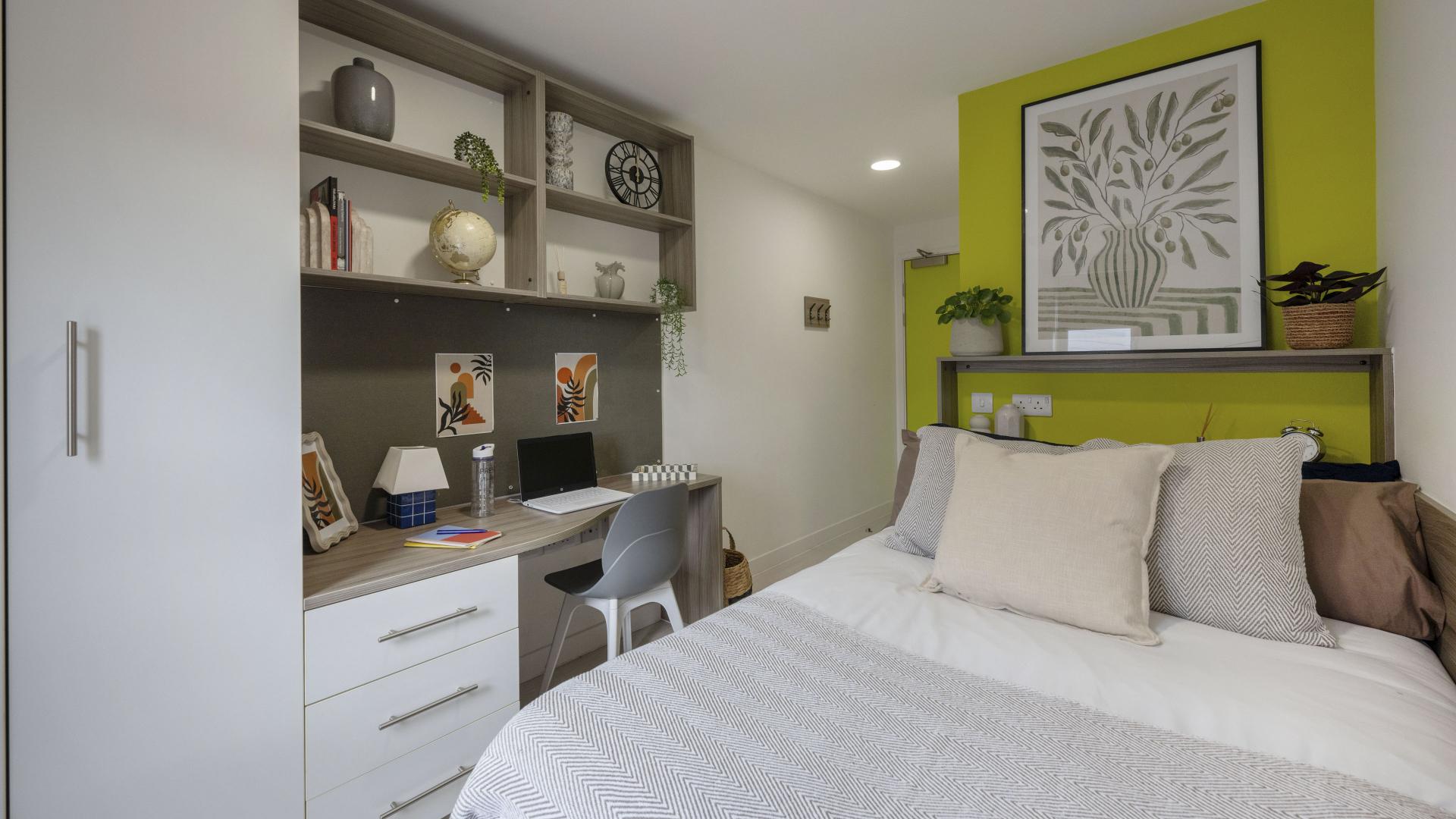 Silver En-Suite - 5