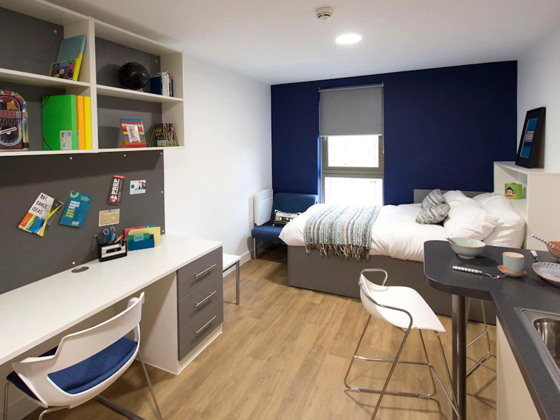  Bronze Studio  -  Foundry Courtyard  - Gallery -  3