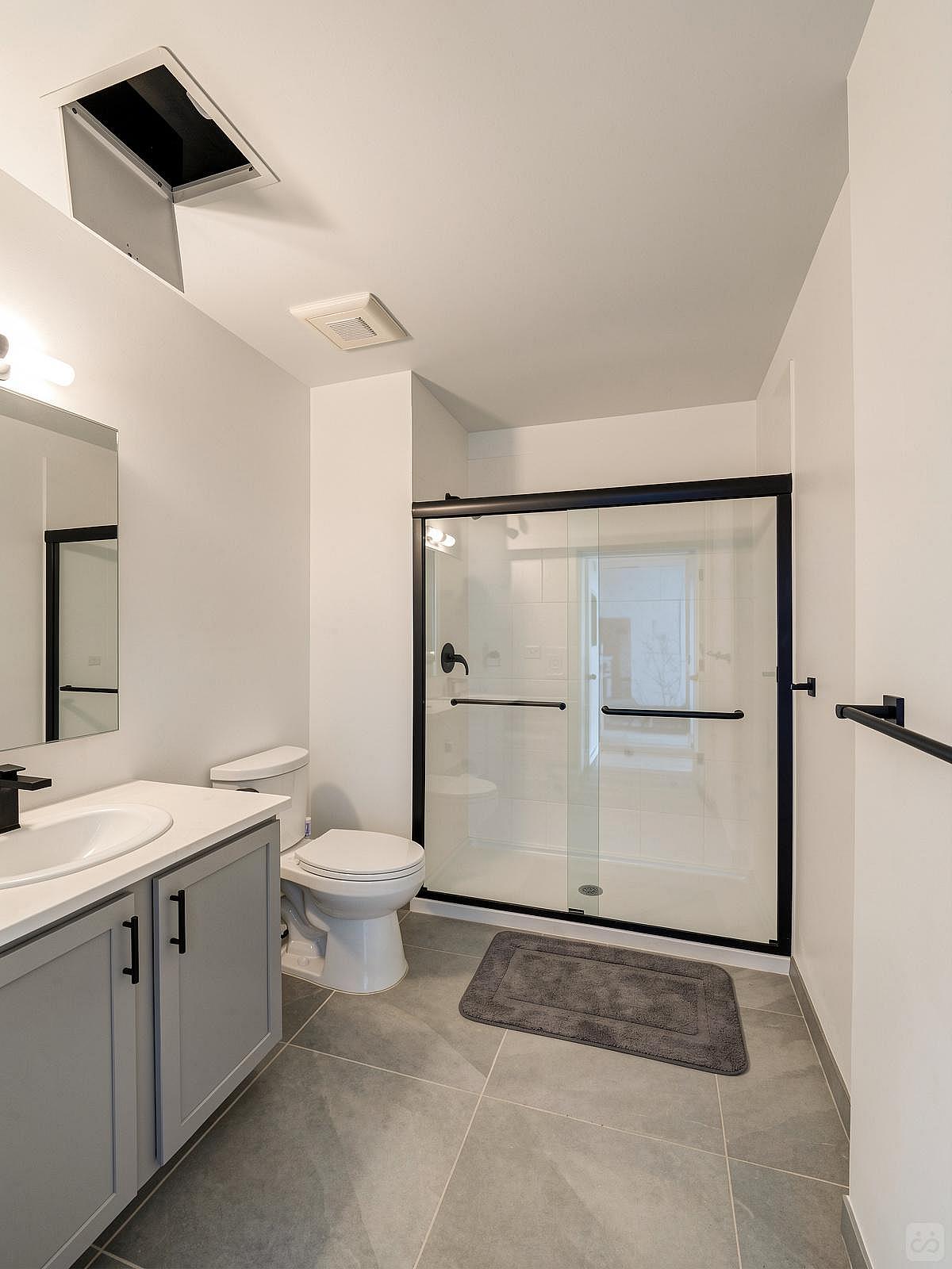  Furnished Room In Shared 3Bd 2Ba  -  Gorgeous 3 bed 2 ba in South End nearby New Bern Station  - Gallery -  1