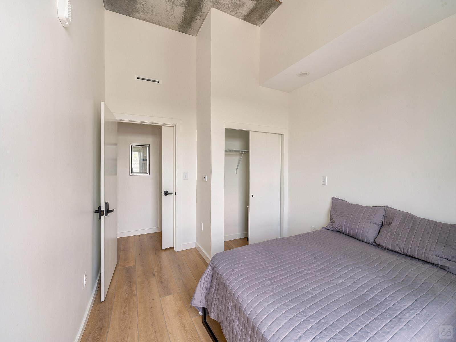  Furnished Room In Shared 3Bd 2Ba  -  Gorgeous 3 bed 2 ba in South End nearby New Bern Station  - Gallery -  3