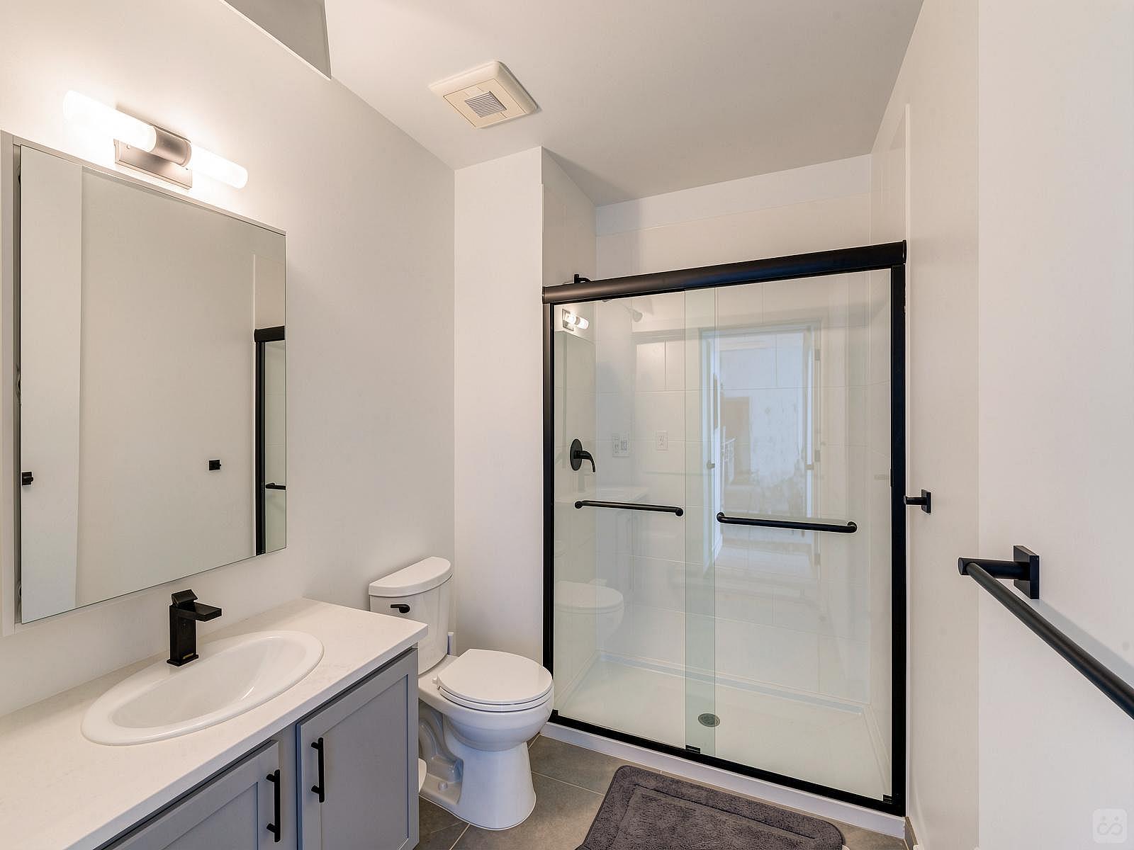 Furnished Room In Shared 3Bd 2Ba - Gorgeous 3 bed 2 ba in South End nearby New Bern Station Home - Gallery - 2