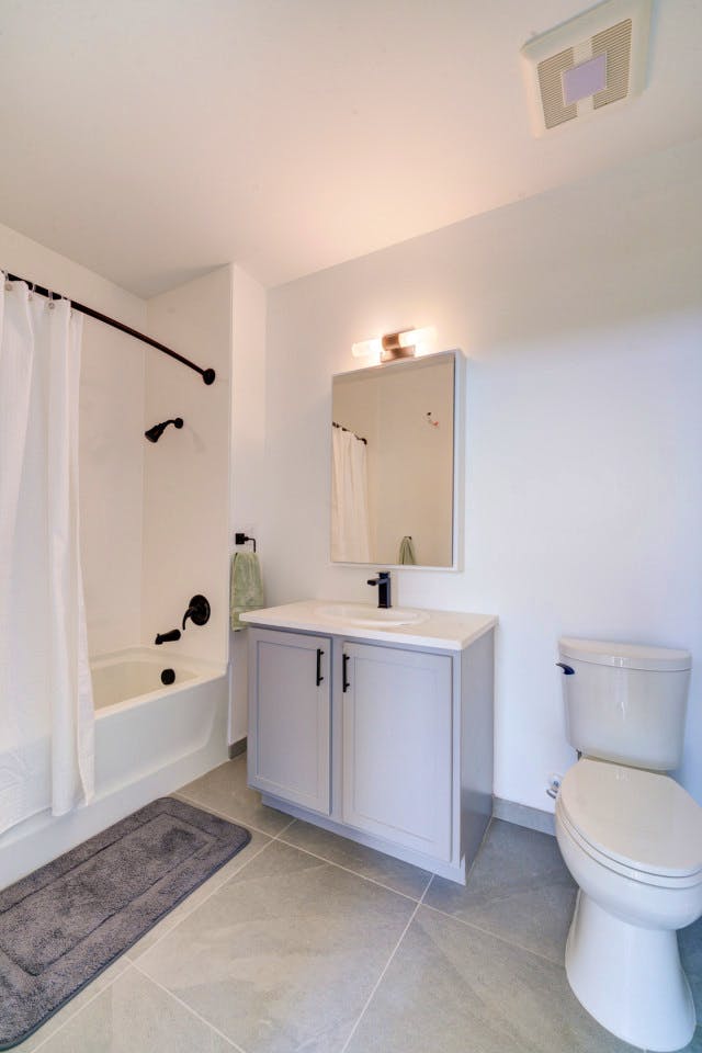  Ensuite Furnished Room In Shared 3Bd 2Ba  -  Gorgeous 3 bed 2 ba in South End nearby New Bern Station  - Gallery -  6