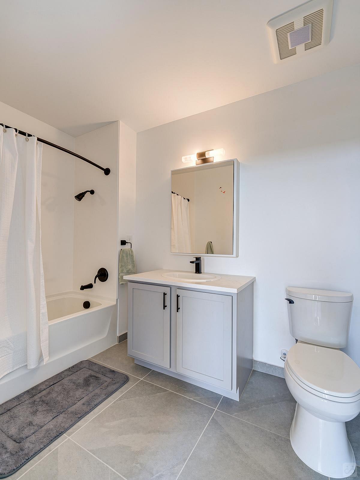 Ensuite Furnished Room In Shared 3Bd 2Ba - Gorgeous 3 bed 2 ba in South End nearby New Bern Station Home - Gallery - 30