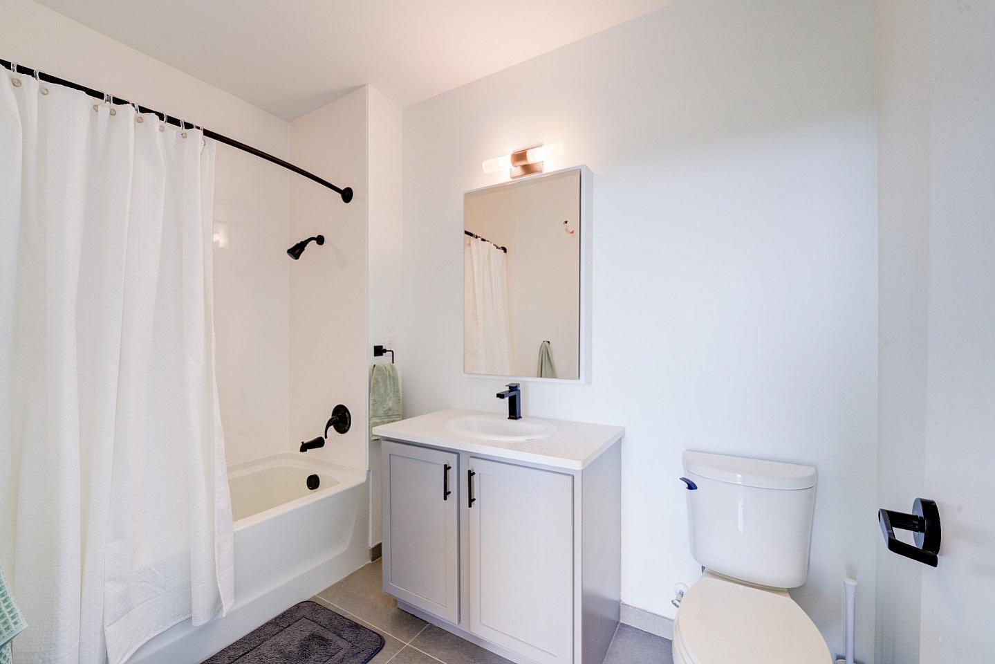 Ensuite Furnished Room In Shared 3Bd 2Ba - Gorgeous 3 bed 2 ba in South End nearby New Bern Station Home - Gallery - 24