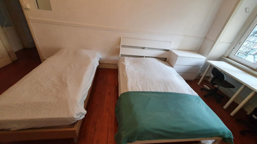 Twin bedroom near Areeiro metro station - Gallery - 2