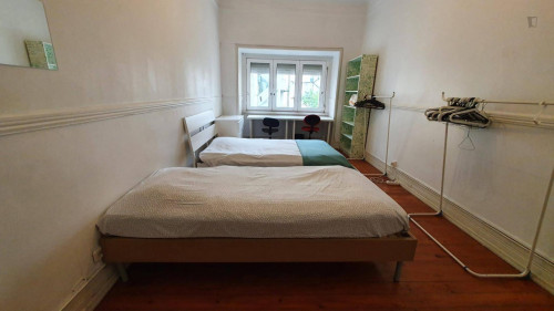 Twin bedroom near Areeiro metro station - Gallery - 3