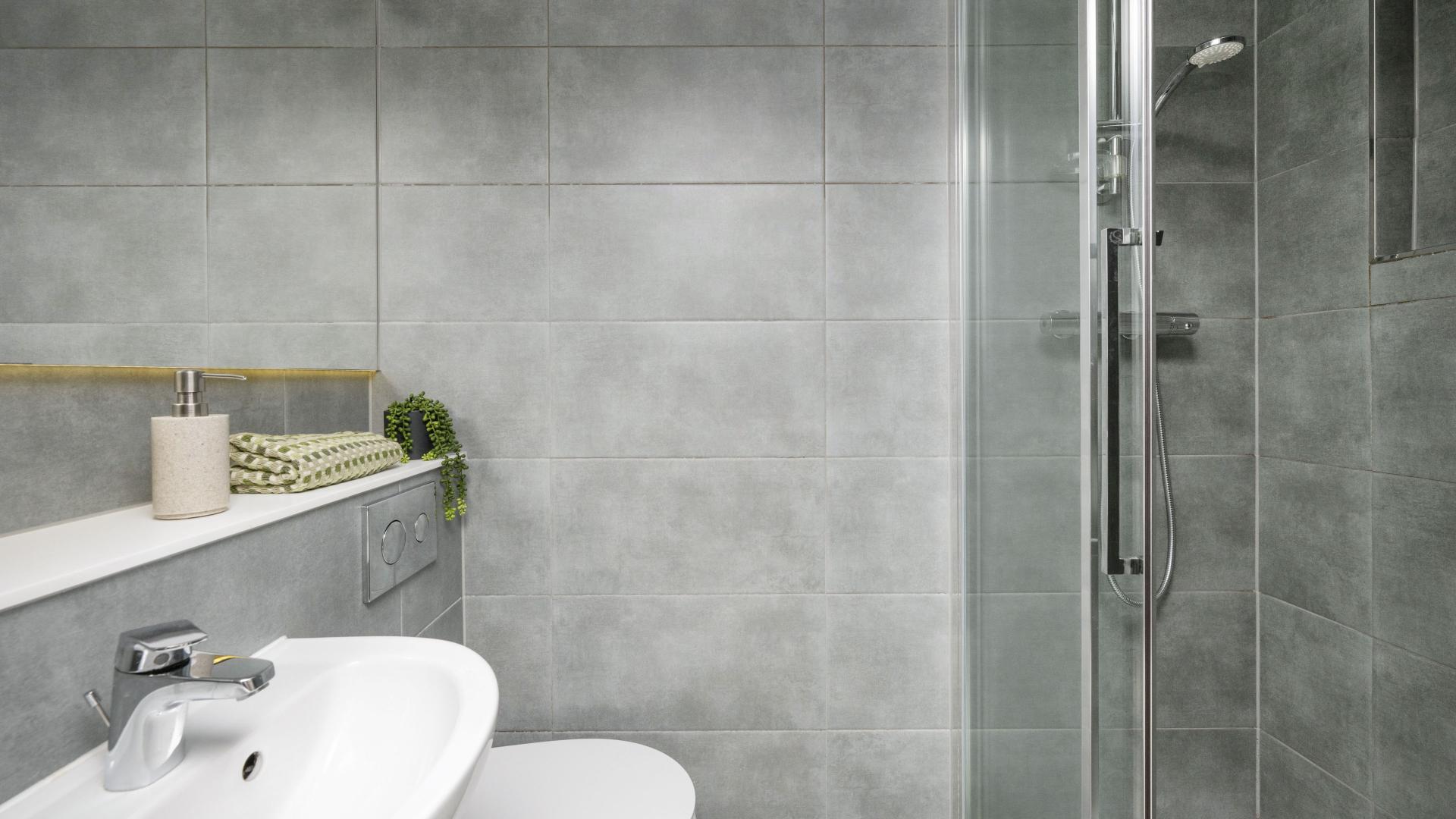 Classic En-Suite - 8