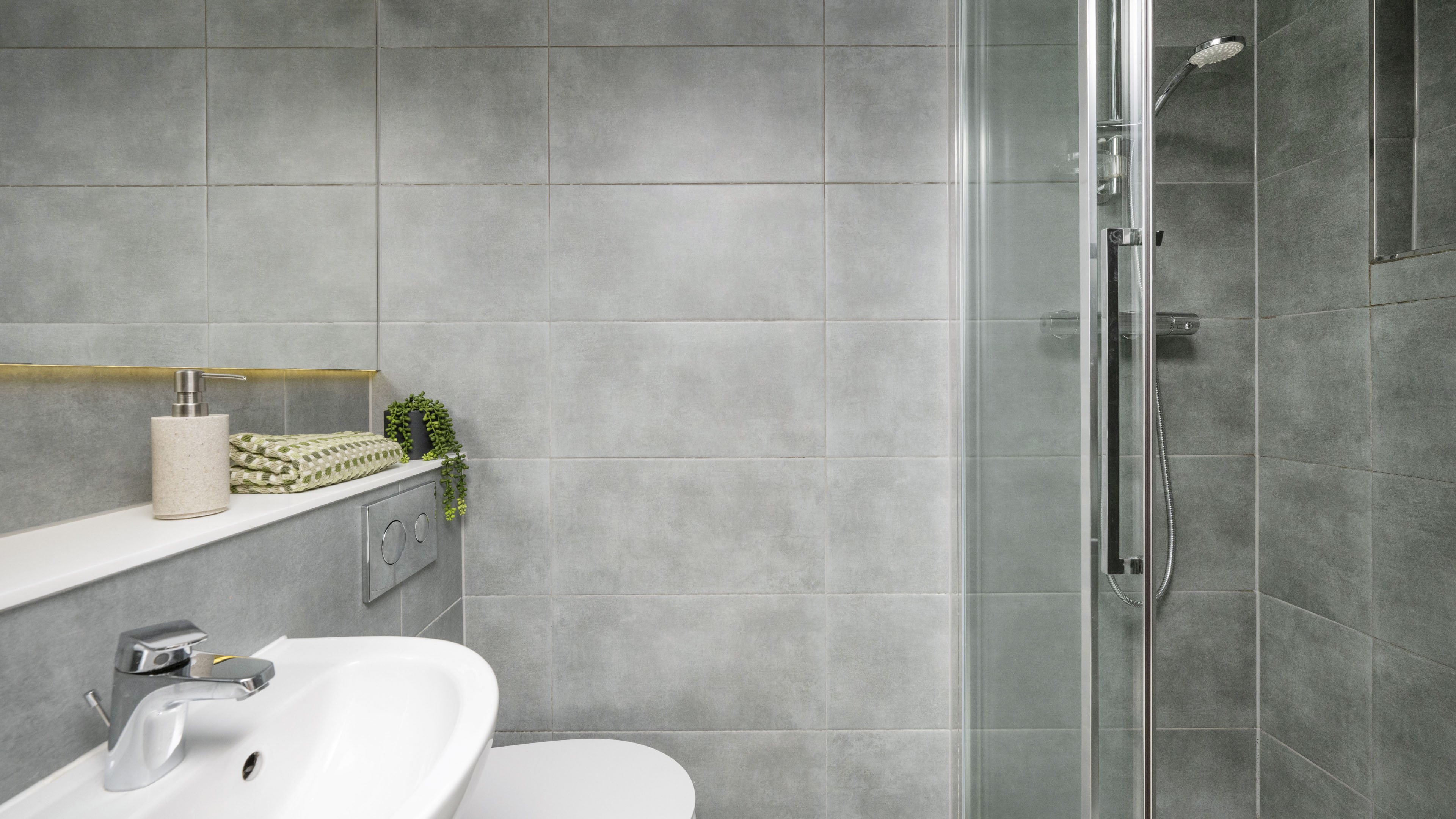 Classic En-Suite - 3