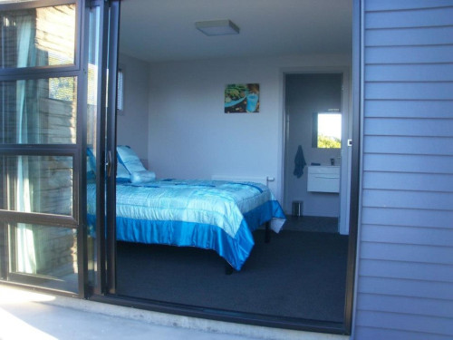 Clean, Modern and Stylish home - Gallery - 9