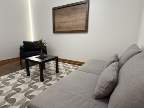 Cozy Retreat; Trendy Neighbourhood - Gallery - 7