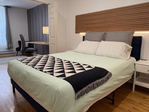 Cozy Retreat; Trendy Neighbourhood - Gallery - 24