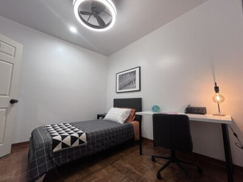 Cozy Retreat; Trendy Neighbourhood