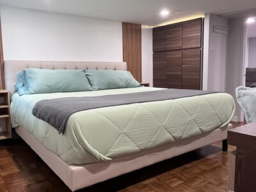 Cozy Retreat; Trendy Neighbourhood